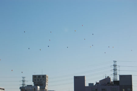 宇都宮の空にたくさんの気球