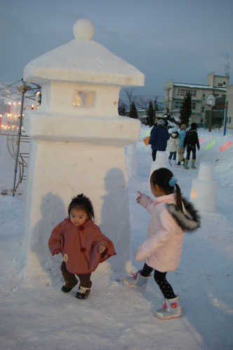 雪の灯籠